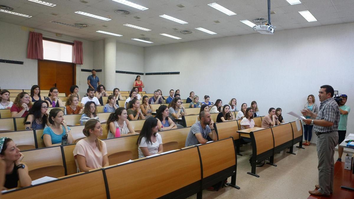 Aspirantes en una convocatoria de oposiciones docentes.