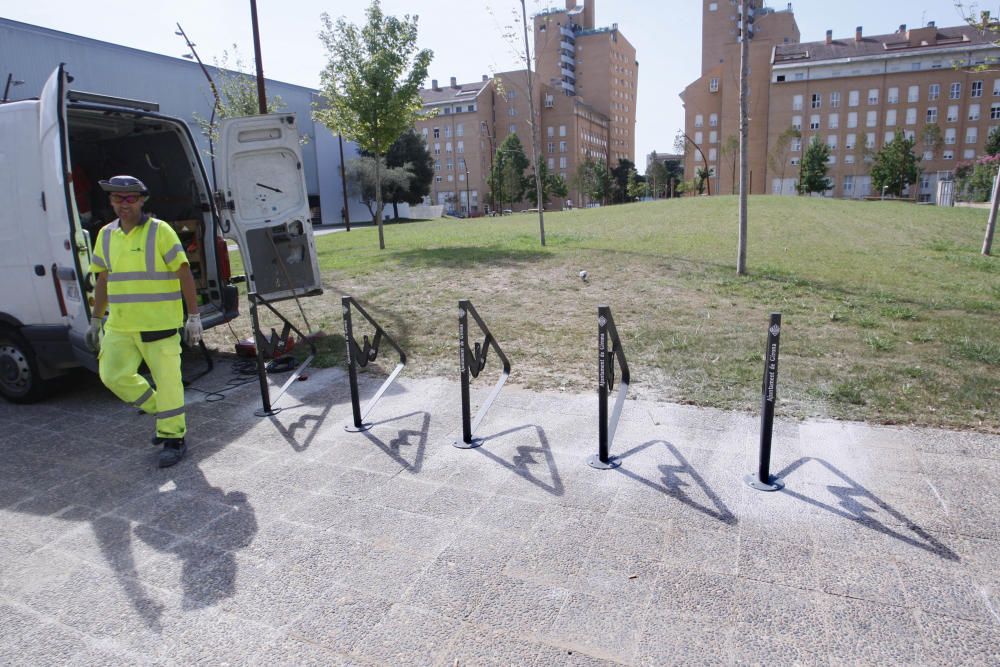 Girona prova un sistema d'ancoratge de bicicletes per evitar robatoris