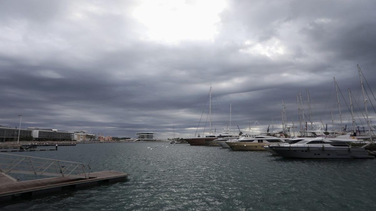 El tiempo en Valencia para hoy y mañana estará marcado por las nubes causadas por la Borrasca Blas.