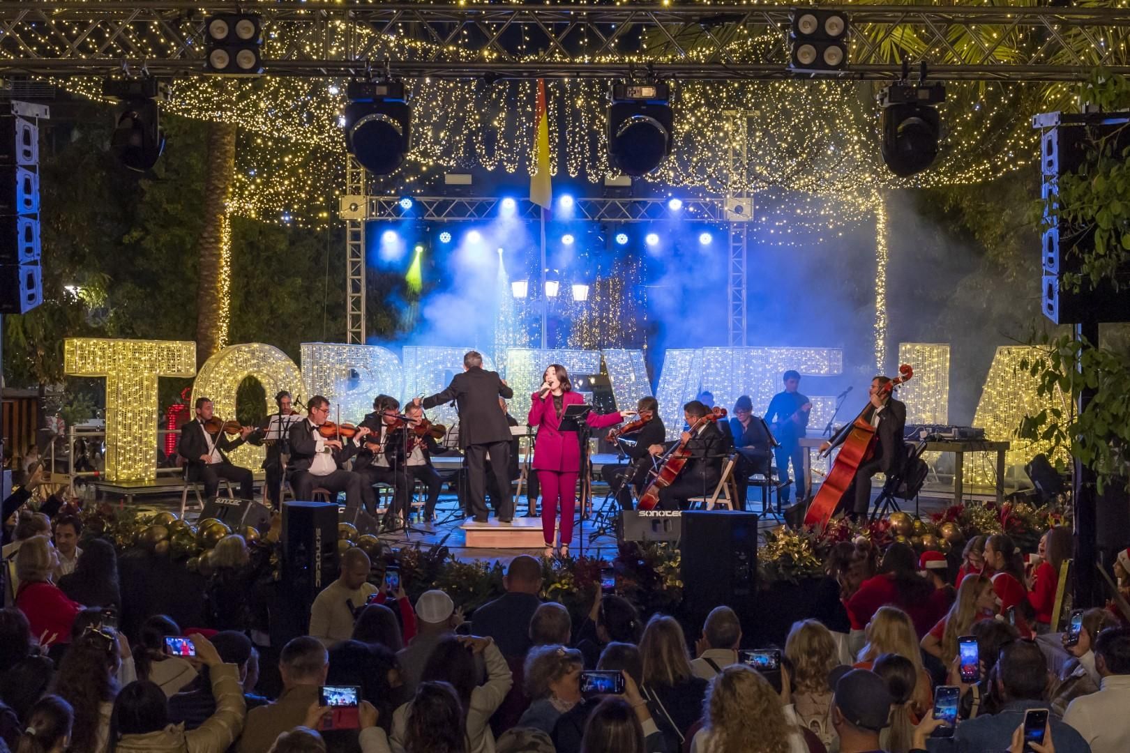 La fiesta de encendido del alumbrado especial de fiestas patronales y Navidad de Torrevieja, en imágenes