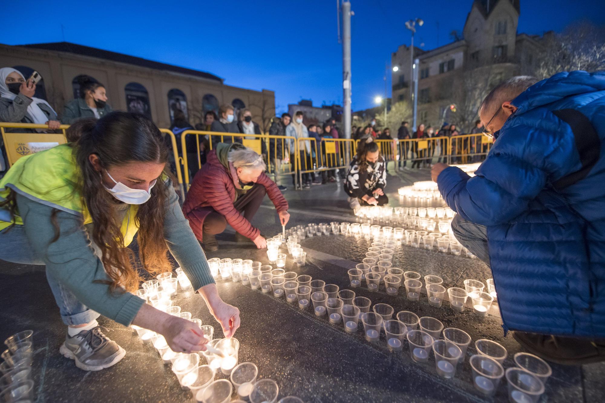 Òmnium omple Sant Domènec d’espelmes durant la Festa de la Llum