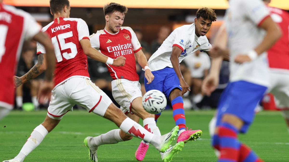 Lamine Yamal, durante el partido contra el Arsenal