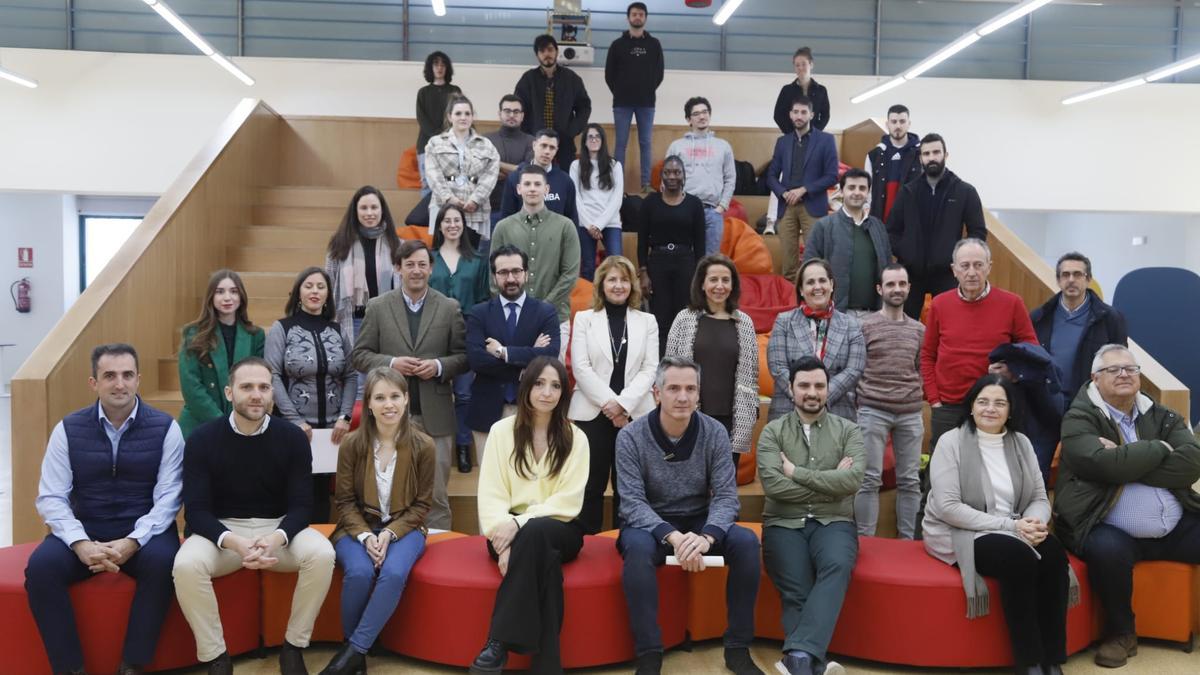 Investigadores, emprendedores y representantes institucionales, este jueves en la inauguración de Coemprende en Rabanales.