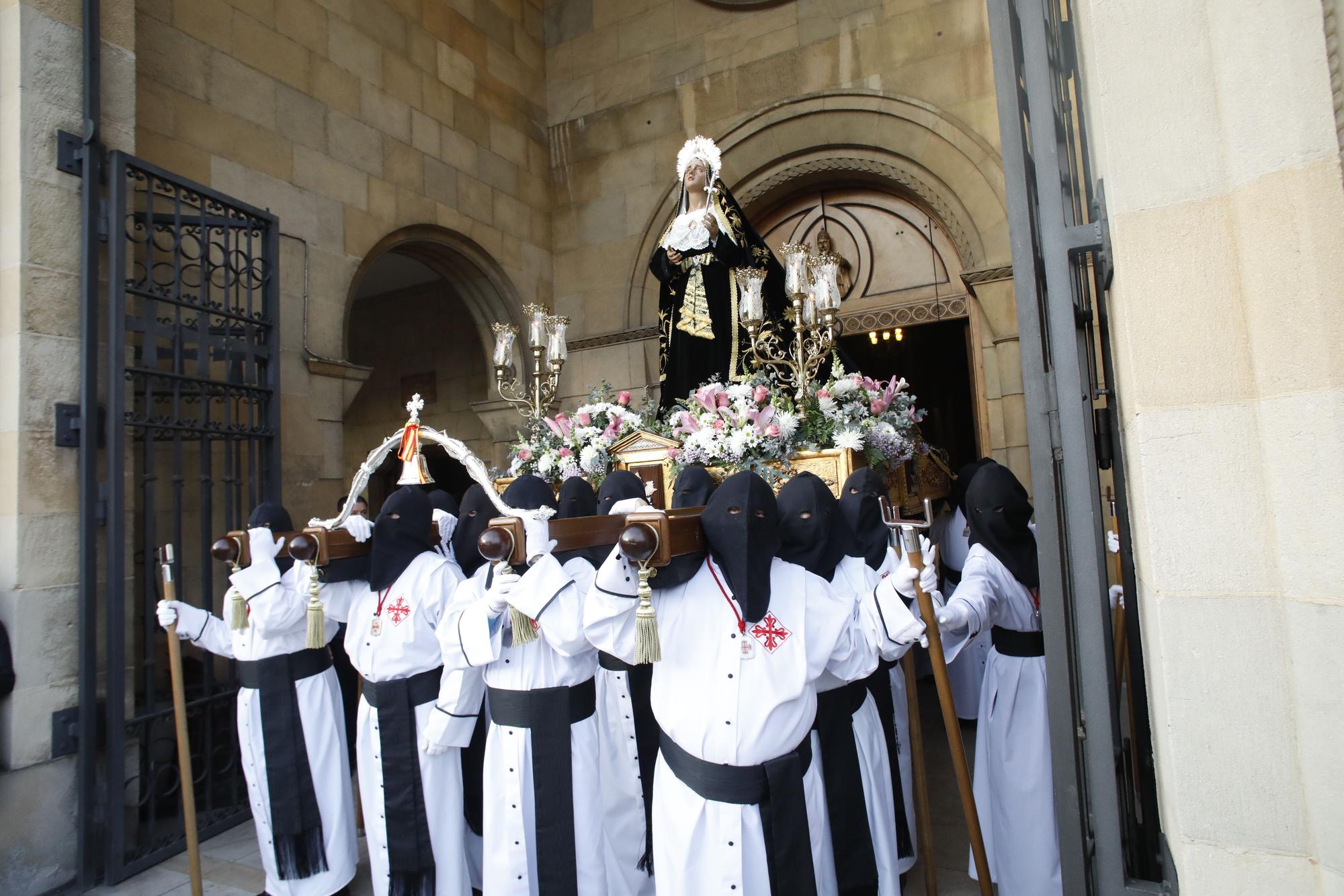 En imágenes: Procesión del Santo Entierro del Viernes Santo en Gijón