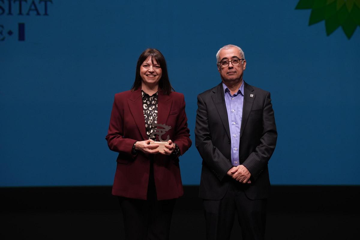 Acto de reconocimiento de la UJI en el que Eva Andrés fue la encargada de recoger el galardón.