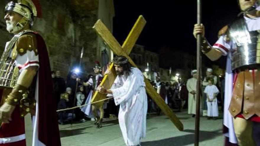 Sant Hilari Milers de persones al Via Crucis