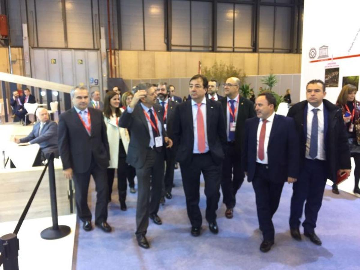 Los reyes, en el stand de Extremadura en Fitur