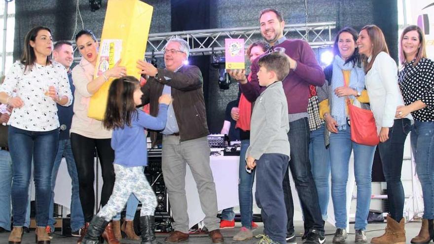 La peña Aiiivaaa gana el quinto concurso de paellas de la Fiesta de la Primavera