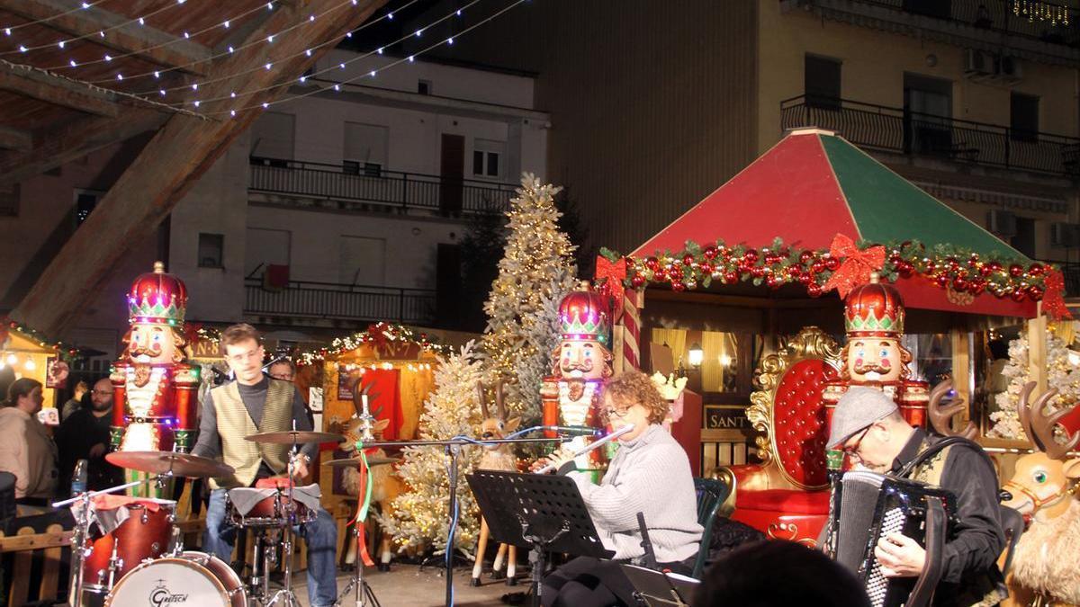 Una de les actuacions musicals del Mercat de Nadal de Sant Fruitós