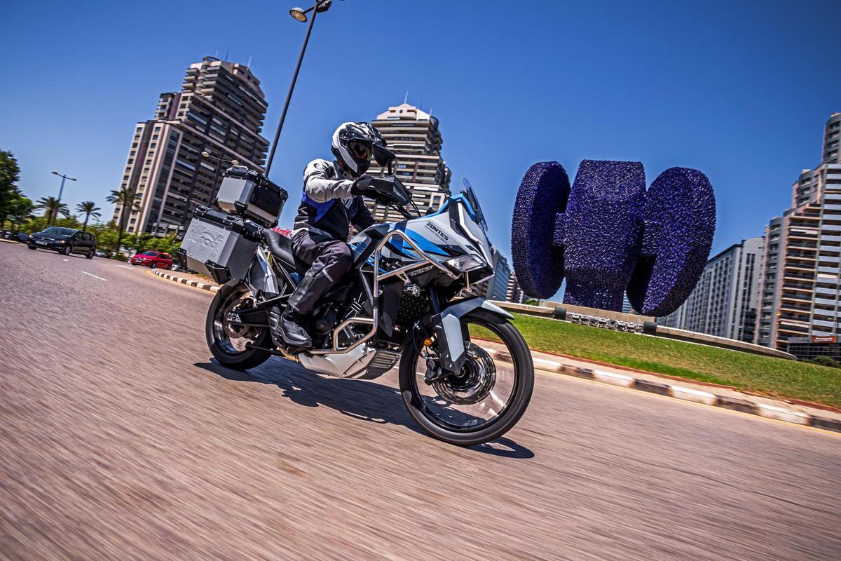 Köşeli ve modern estetik onun lehine çalışıyor