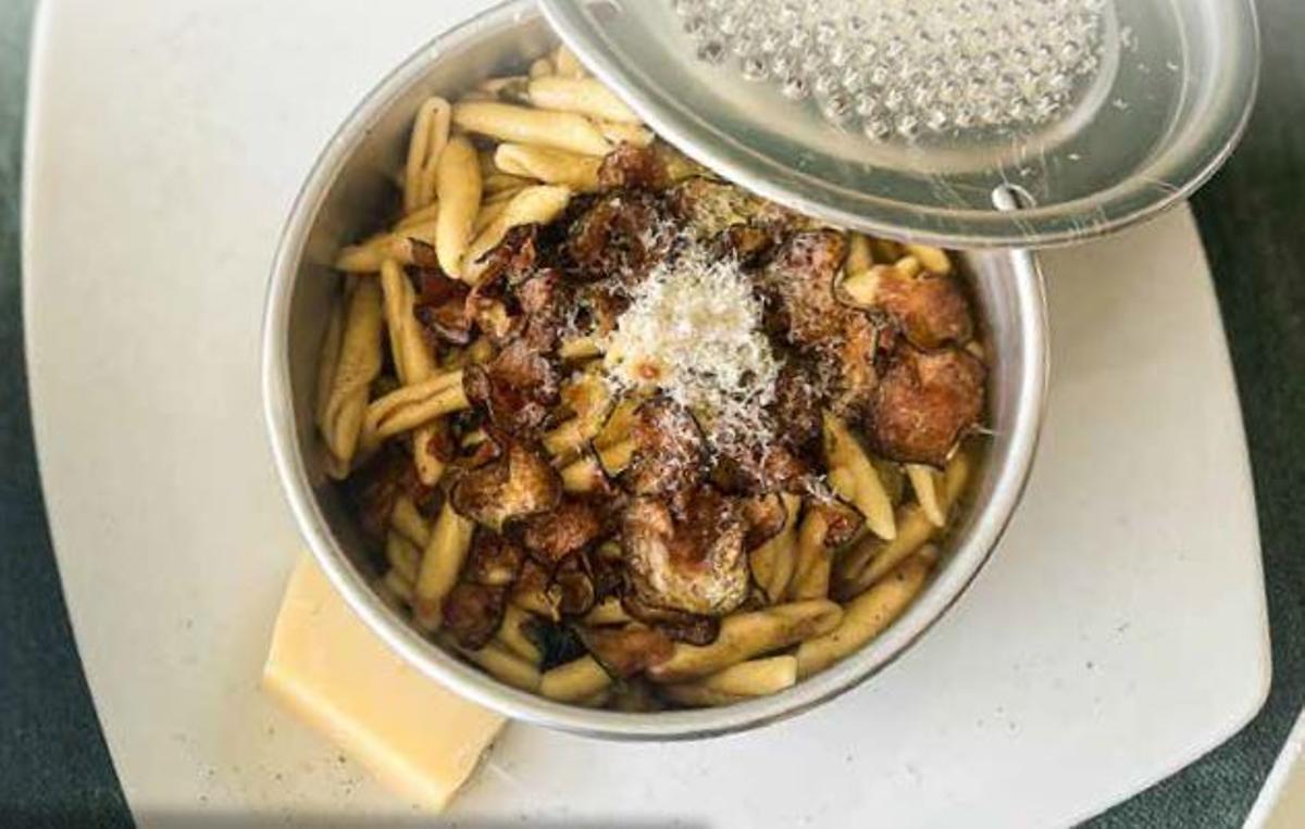 Strozzapreti a la Nerano de la pizzería Alegría