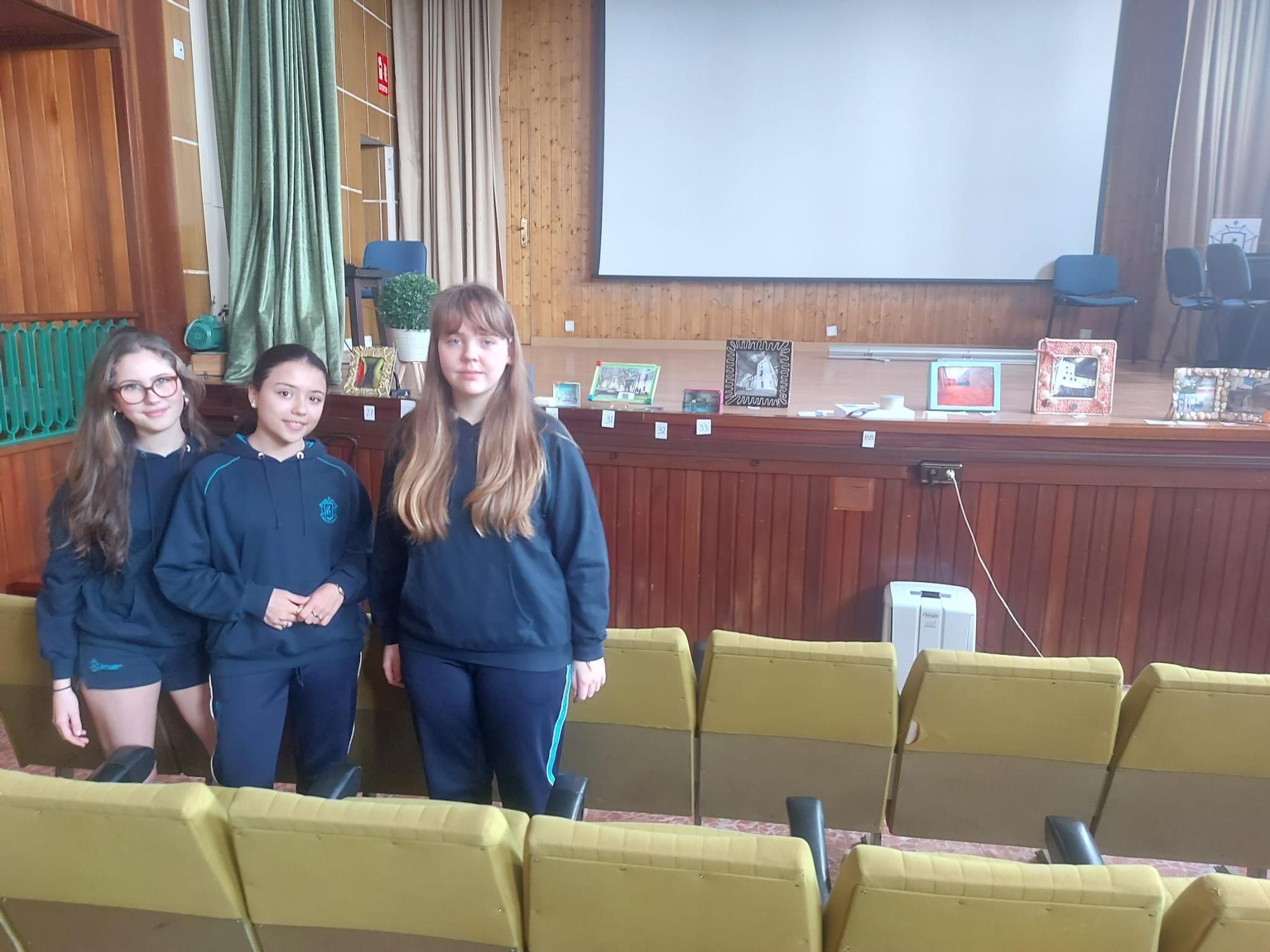 El colegio Santo Ángel repasa su historia con una exposición colectiva (en imágenes)