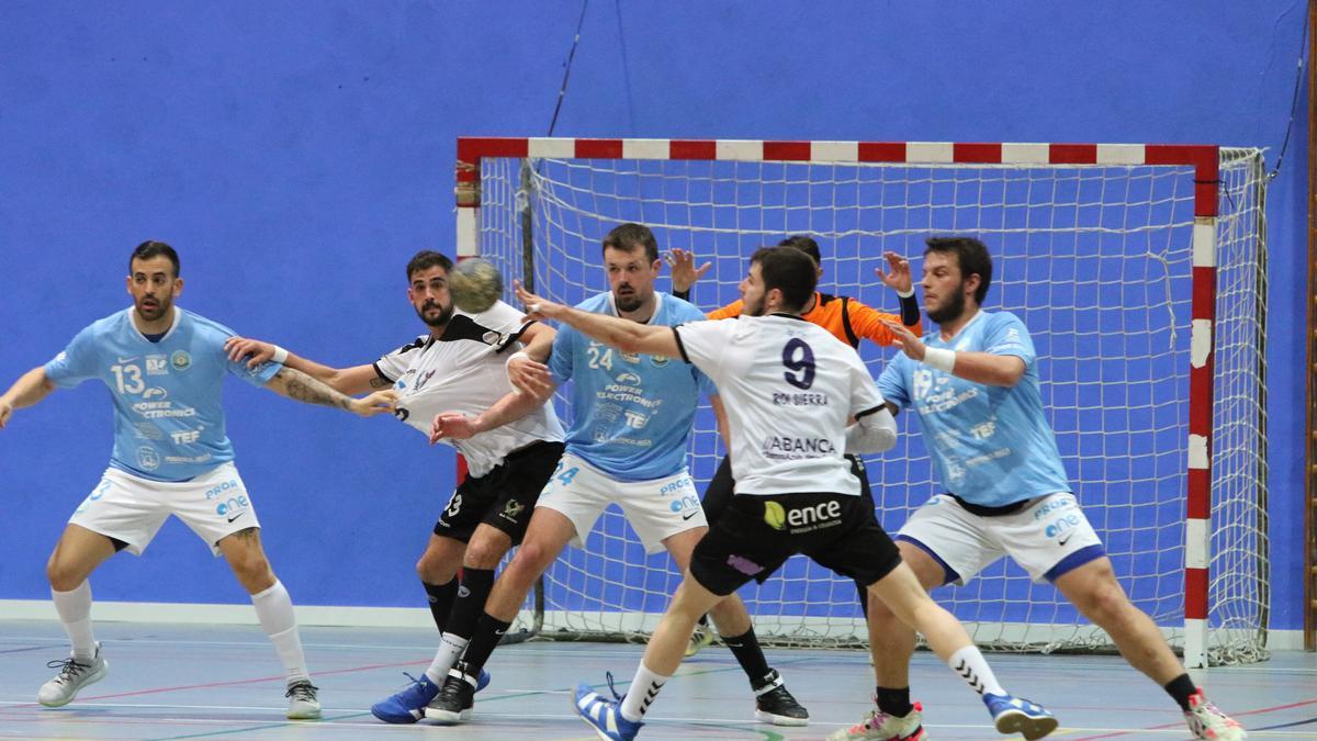 Un lance del partido entre la UD Ibiza-HC Eivissa y el Teucro