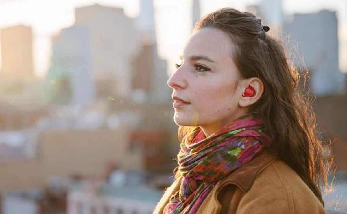 Waverly Labs promet superar la barrera dels idiomes amb un auricular connectat a un ’smartphone’.