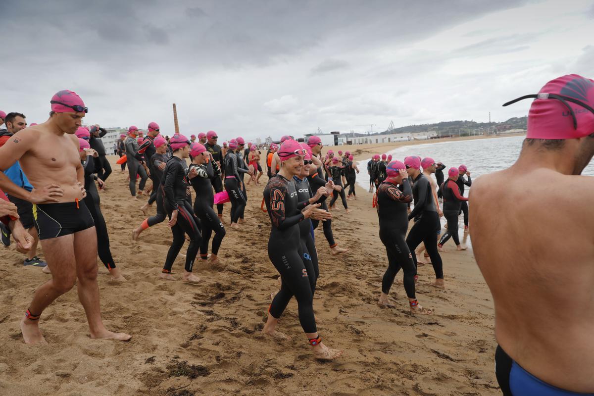 En imágenes: Travesía a nado por el día de San Pedro en Gijón En imágenes: Travesía a nado por el día de San Pedro en Gijón