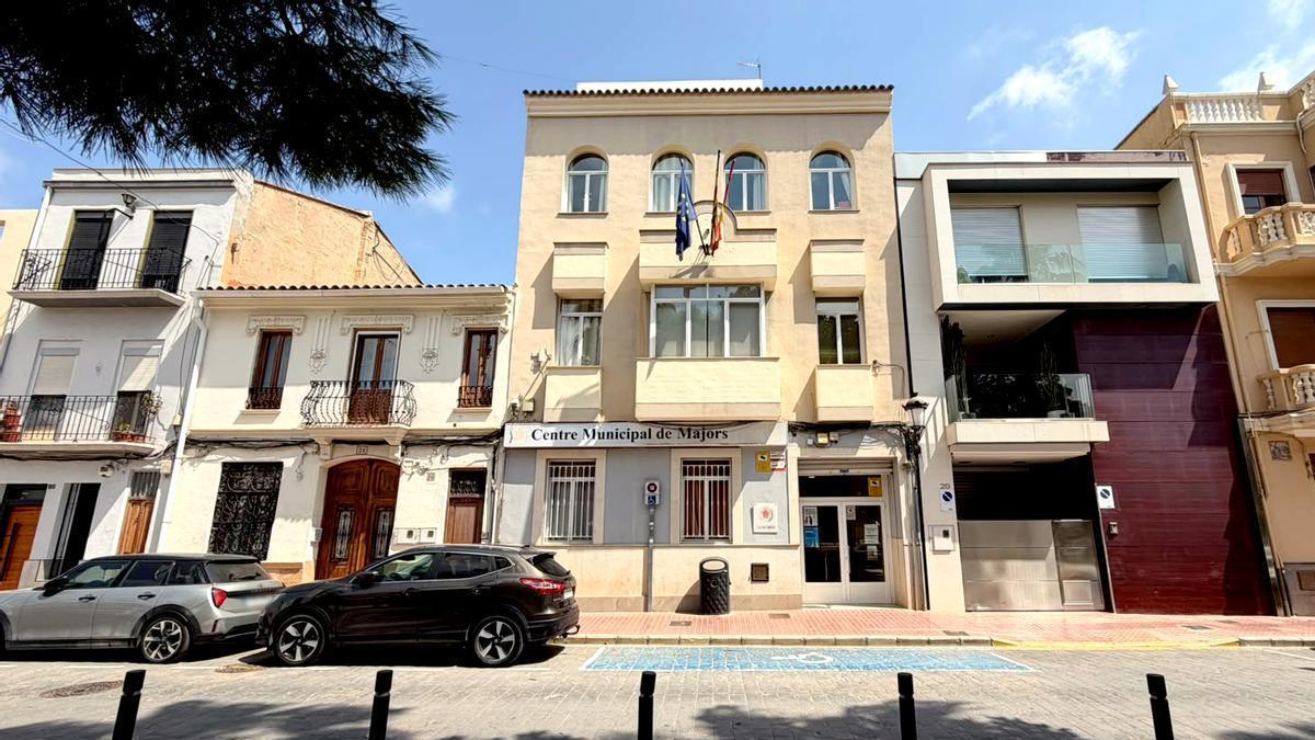 Fachada del Centro Municipal de Convivencia de Benetússer.