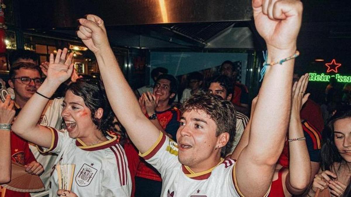 Aficionados de la Selección Española durante el partido del Mundial de fútbol 2026 entre España y Portugal.