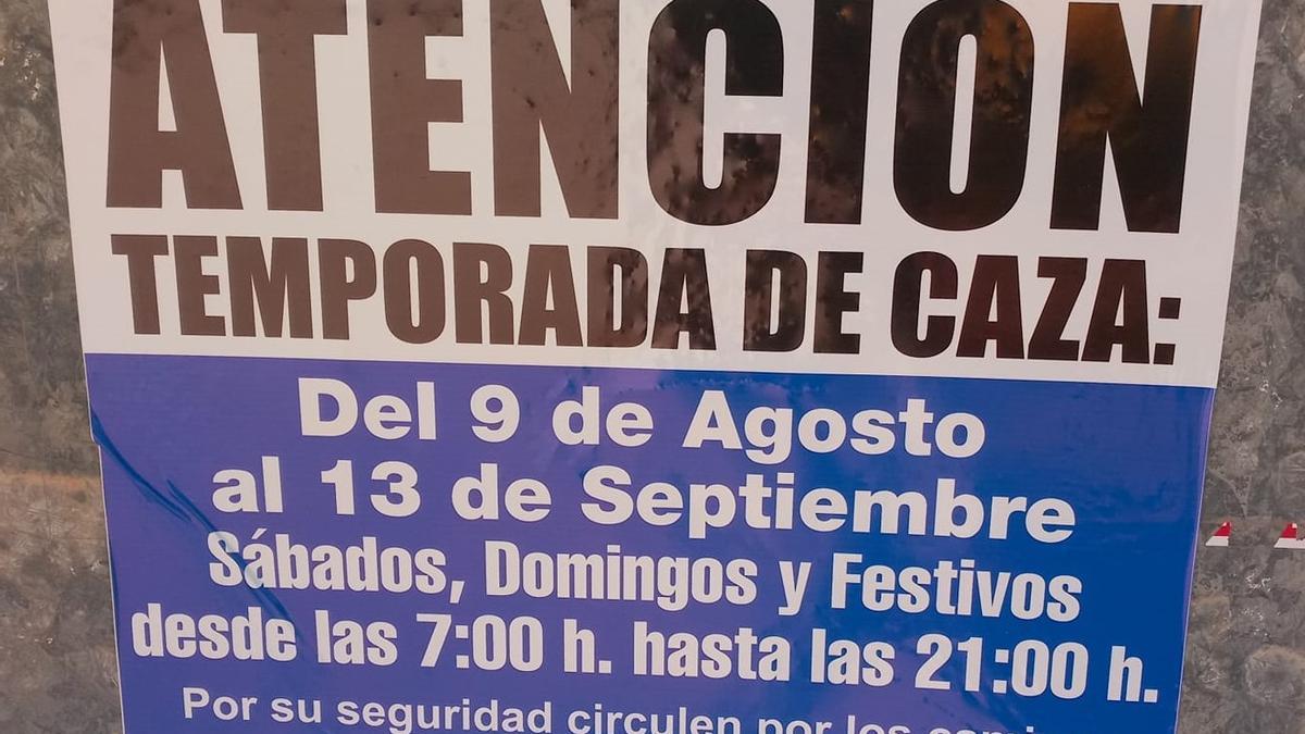 Cartel de aviso que instaló el Ayuntamiento de Santa Pola sobre la temporada de caza