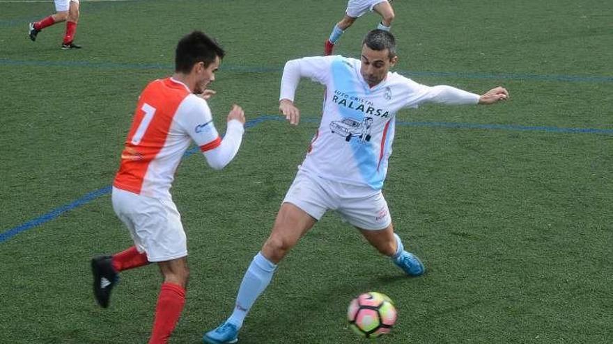 Una acción del partido de ayer en el campo Javier Guimeráns. // G.N.