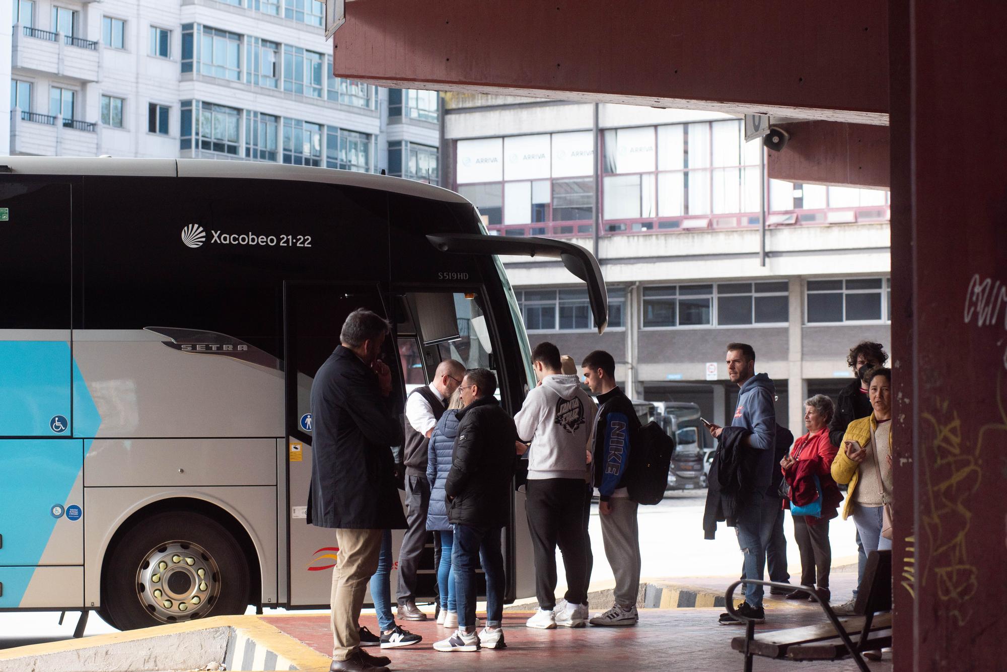 Los piquetes paralizan la estación de autobuses de A Coruña