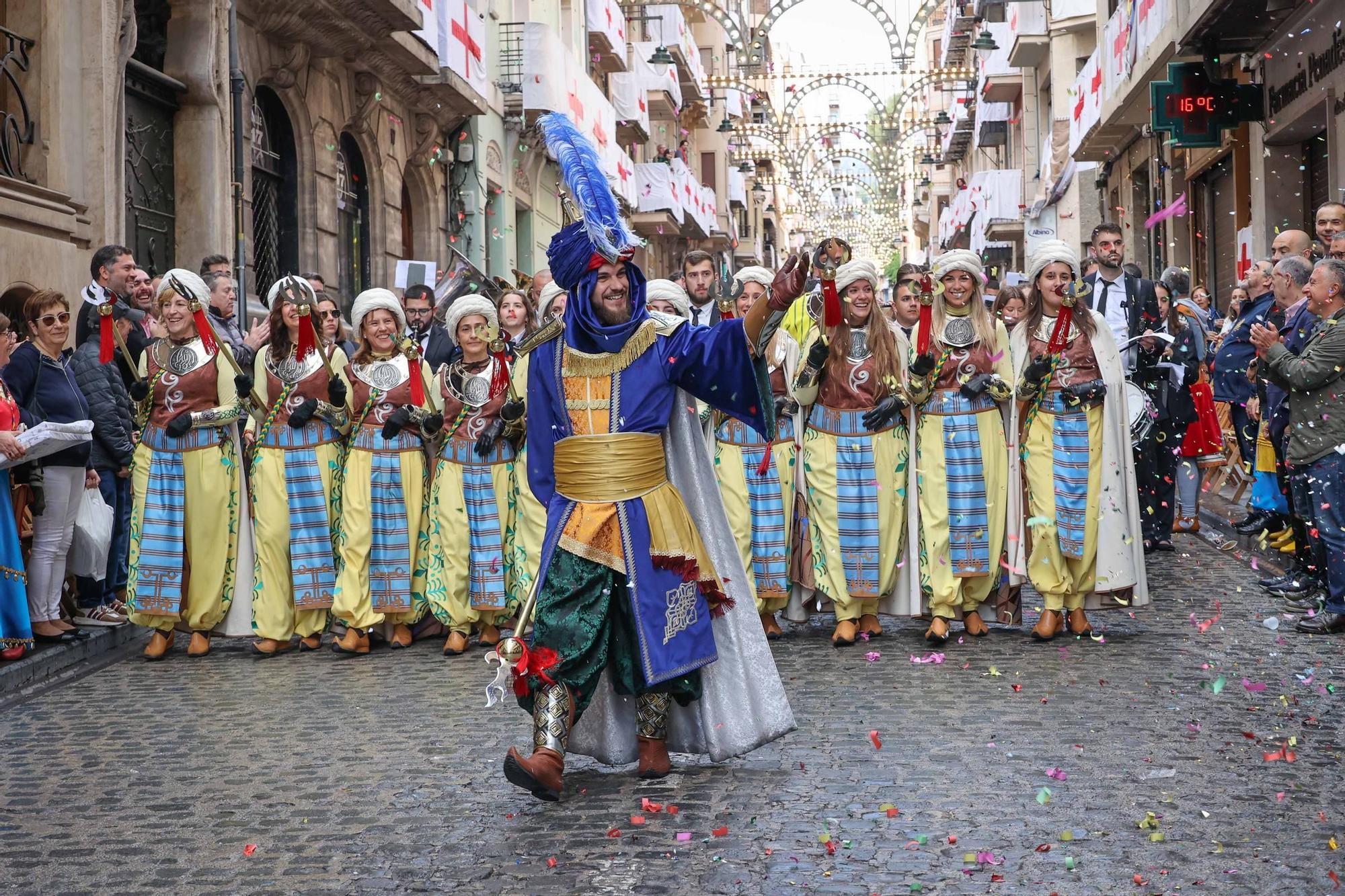 La trilogIa festera de Alcoy despierta con la Diana