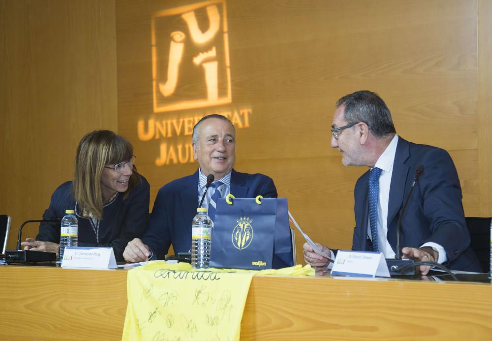 Entrega de las becas Endavant Formació del Villarreal CF