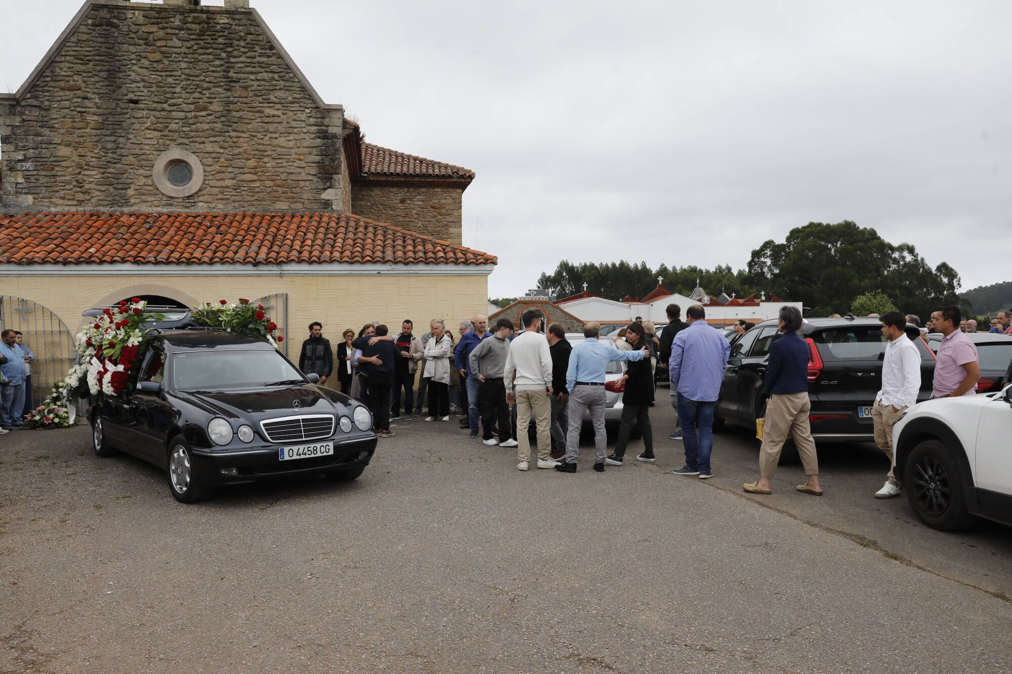 EN IMÁGENES: Funeral en Gozón por Pablo González Artime, uno de los fallecidos en el accidente de la nave ganadera de Coaña