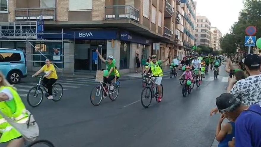 Bicicletas por la escuela pública: Los profesores pedalean en Almassora para defender una educación de calidad