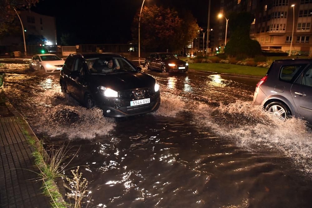 Una tromba de agua deja inundaciones en A Coruña