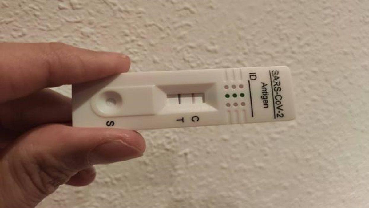 Cuales son los sintomas similares en la gripe y en la COVID 19