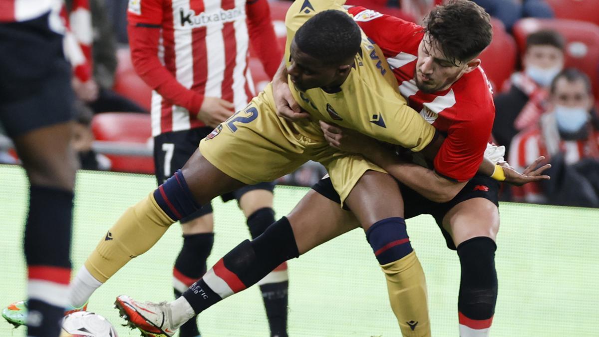 Malsa y Vencedor, pujando por una pelota