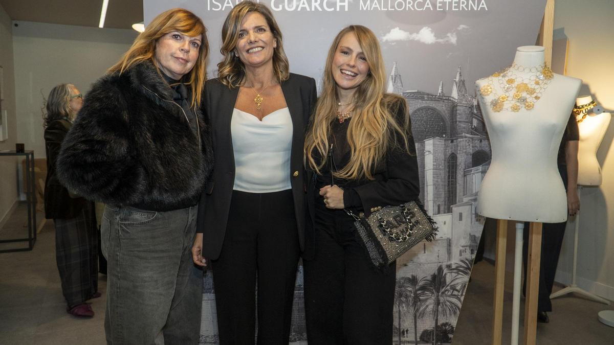 Belinda Washington y Esmeralda Moya, entre las invitadas a la exposición ‘Mallorca Eterna’ de Isabel Guarch en Madrid