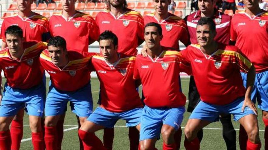 Un cabezazo de Curro deja en Estepona los tres puntos (Estepona 1 - Almería B 0)