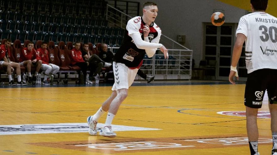 El internacional húngaro Peter Kende se suma al OAR