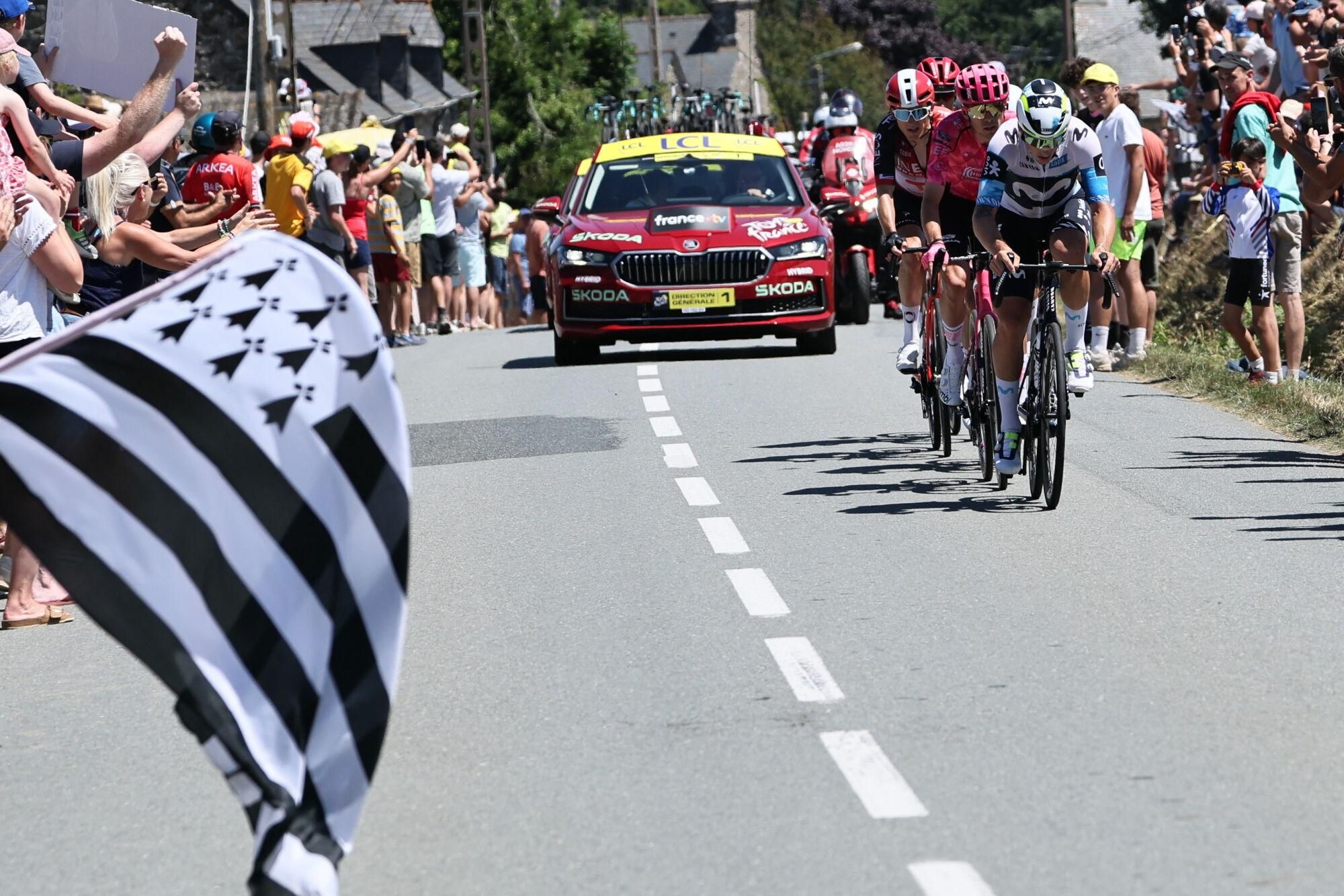 Mur-de-Bretagne (France), 11/07/2025.- A breakaway group in action during the 7th stage of the Tour de France cycling race over 197km from Saint Malo to Mur-de-Bretagne, France, 11 July 2025. (Ciclismo, Francia) EFE/EPA/CHRISTOPHE PETIT TESSON
