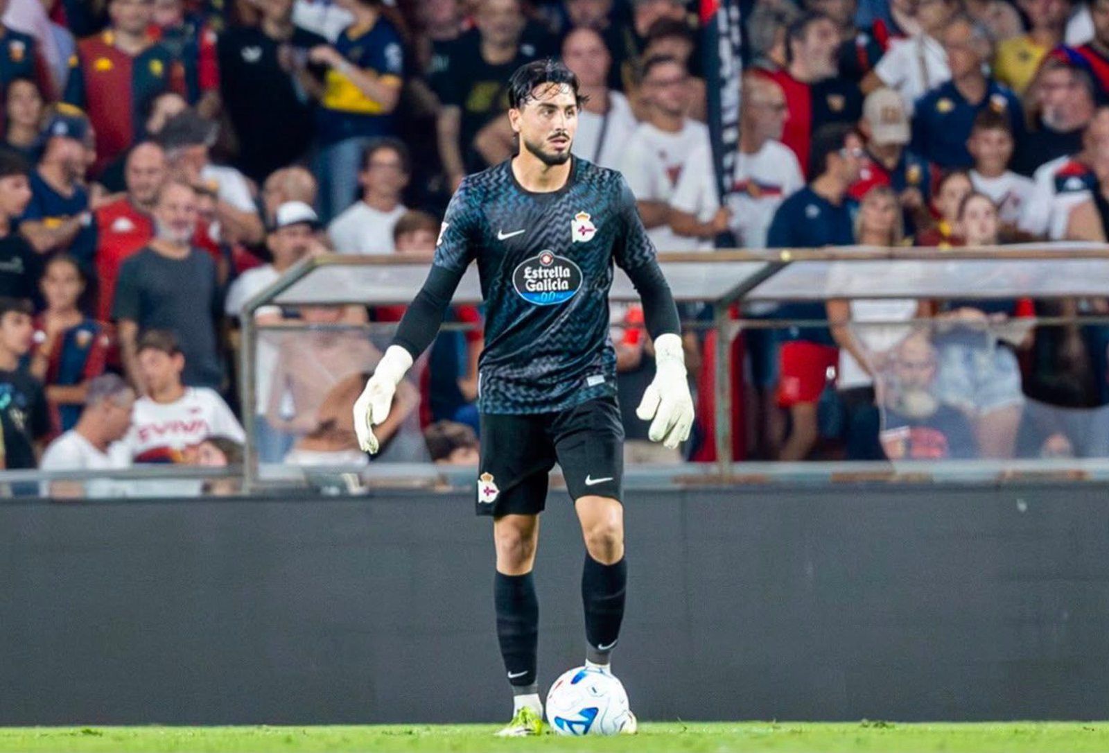 Imagen de Leo Román en el último partido del Deportivo de la Coruña ante e l Genoa. | RC DEPORTIVO