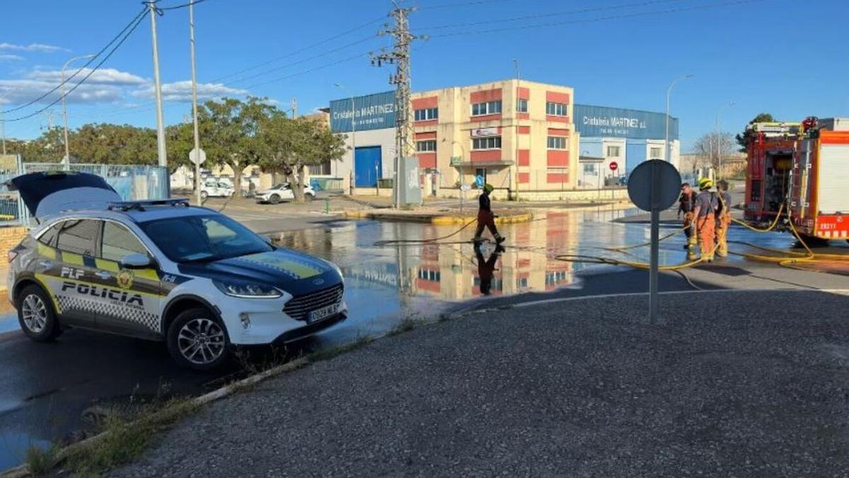 Actuación de policía y bomberos en Fuente del Jarro