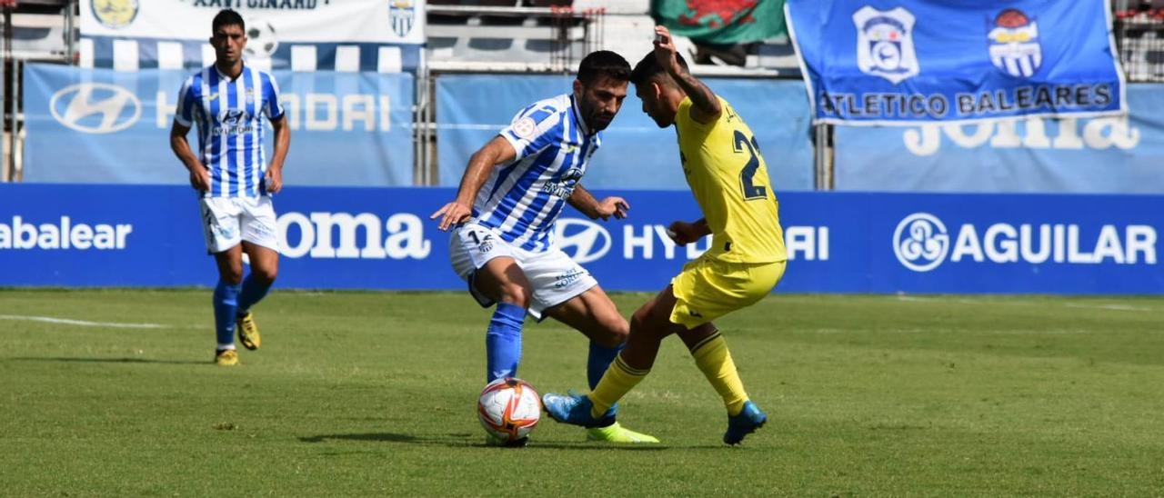 Ferrone corta la internada de un jugador del Villarreal B.