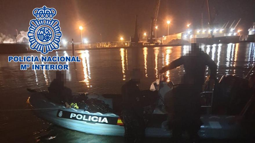 Cuatro 'narcobuzos' detenidos en Avilés por introducir por barco cocaína en Europa