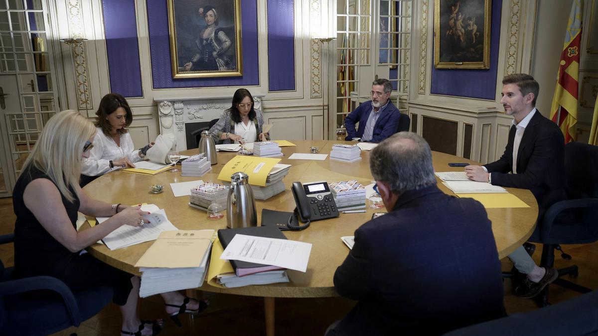 Reunión de la mesa de les Corts