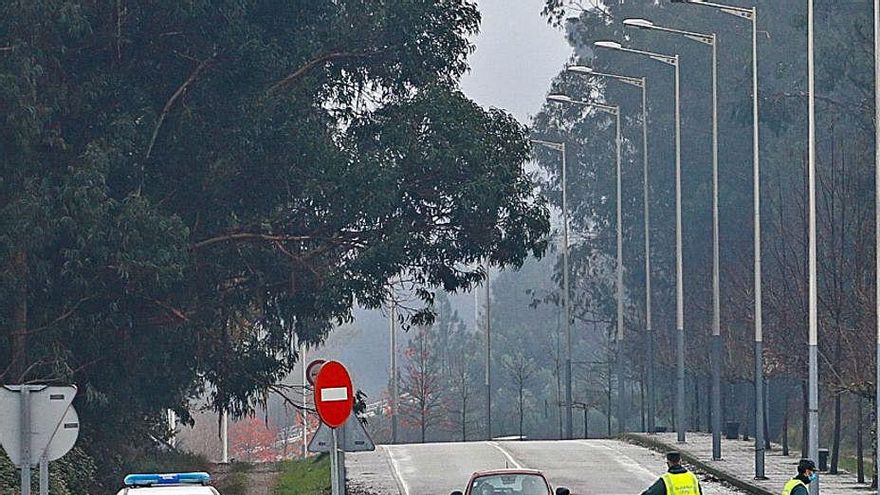 Controles policiales en la frontera lusa por el cierre de Galicia durante el puente