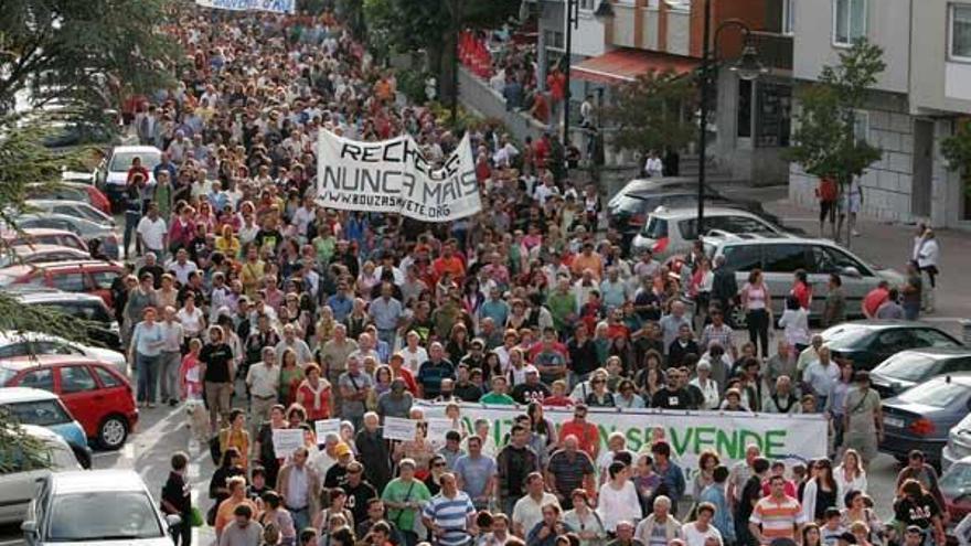 Manifestación en Cangas contra los rellenos en la ría.  // Gonzalo Núñez