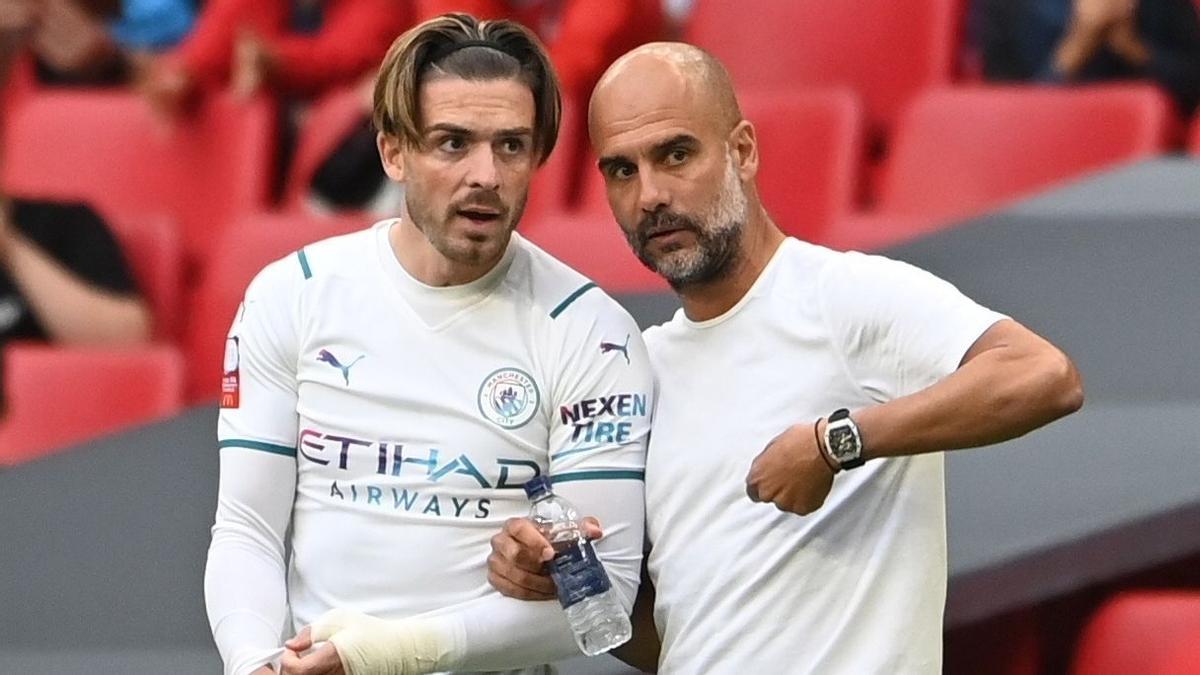 Jack Grealish junto a Pep Guardiola.