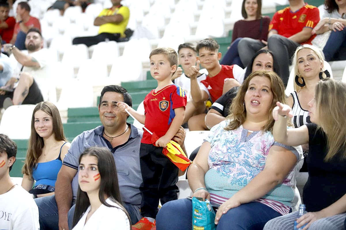 Las imágenes de la afición del España - Suecia femenino