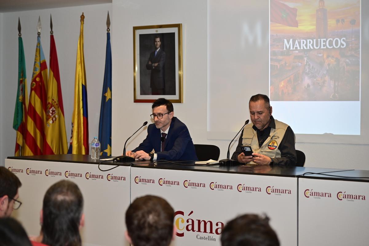 Charla sobre la regularización extraordinaria en Castellón