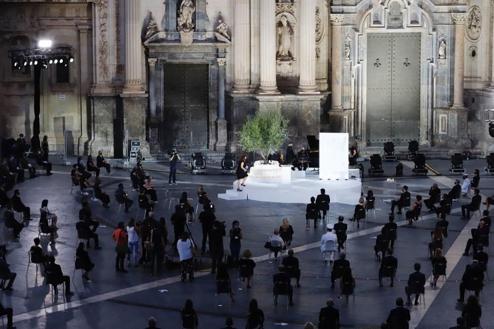 Acto en homenaje a las víctimas del coronavirus en la Región