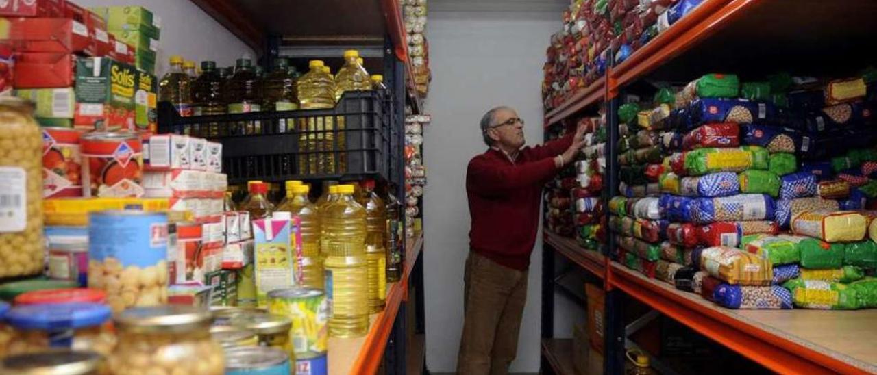 Instalaciones de Cáritas mientras se coloca la comida recogida en una Operación Kilo. // Bernabé/Javier Lalín