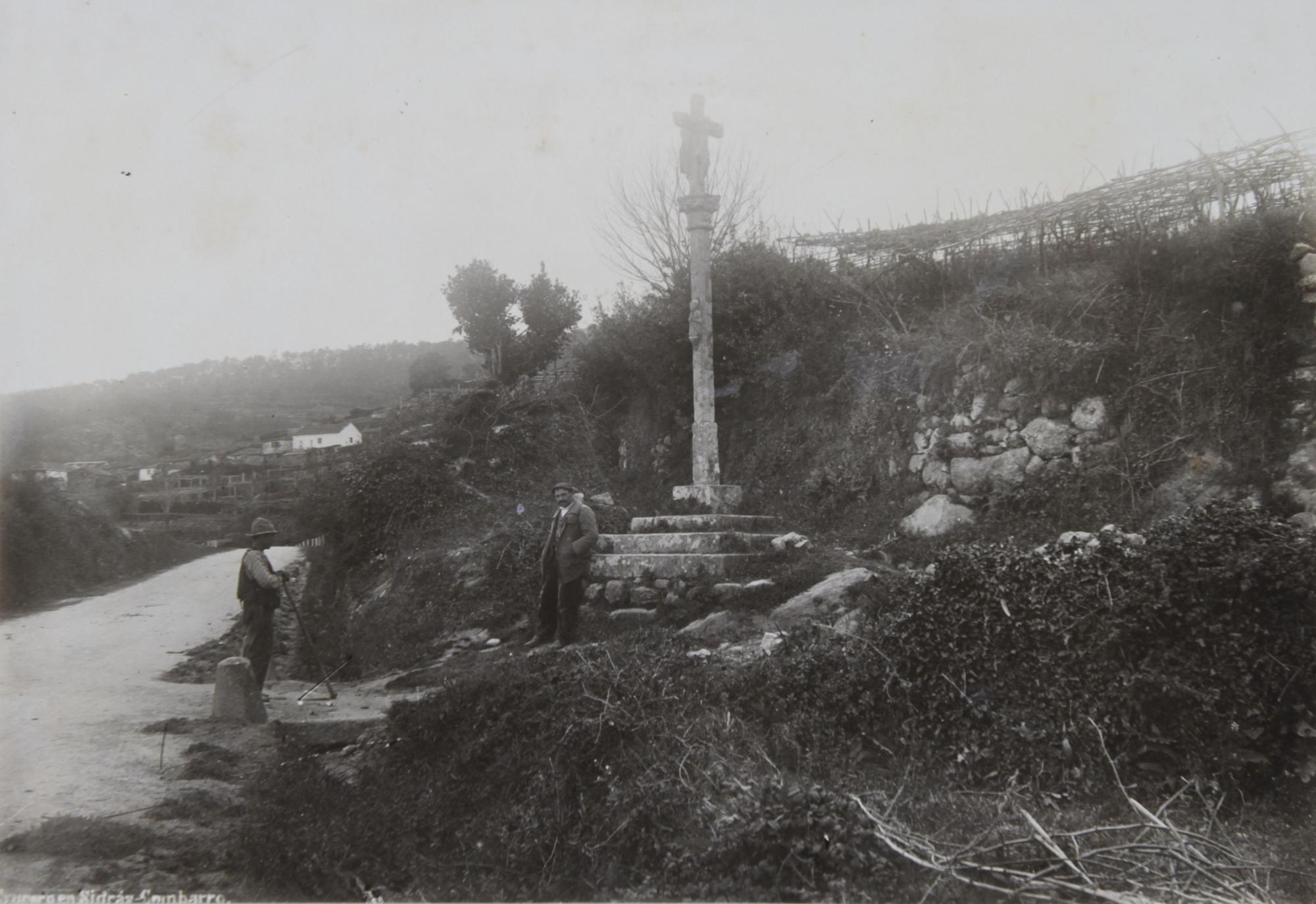 Un paseo histórico entre los hórreos de Combarro