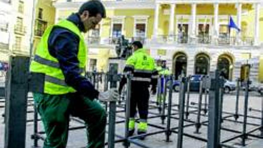 Ultimos preparativos para cuatro días de fiesta en la capital pacense