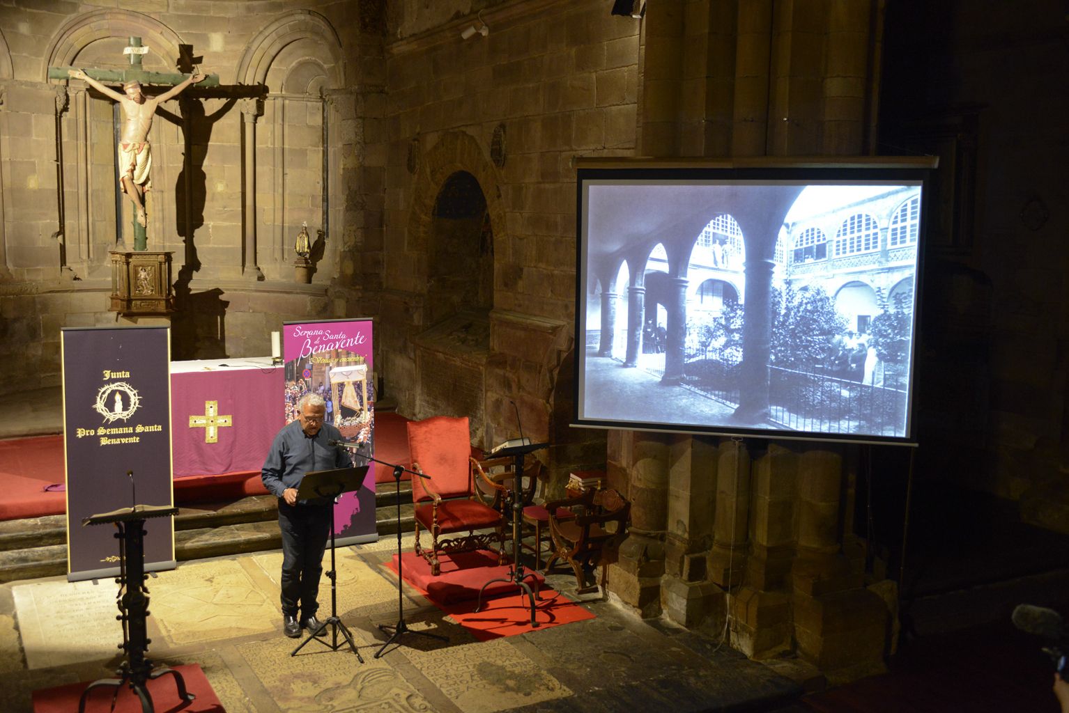 La Ronda Lírico-Pasional abrió anoche oficialmente la Semana Santa benaventana.